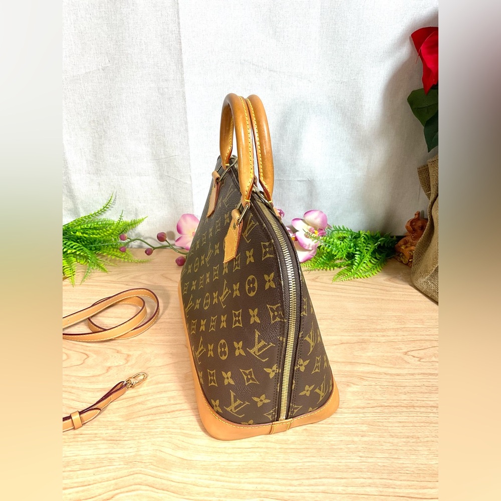 LOUIS VUITTON ✅ALMA PM HANDBAG
LAST 1 - Picture 5 of 8
